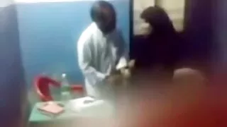 கொம்பு masseuses நேர்மாறாக ஒரு இறுக்கமான ஆண்குறி கையாளப்படுகிறது செக்ஸ் கிளிப்புகள்