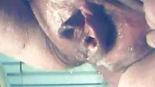 மதிய prno உணவு இடைவேளையின் போது மார்பு ராகாஸா பெண் ஒரு வேலை சகாவுக்கு வழங்கப்படுகிறார்