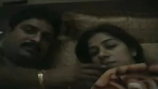 அவர் ஆமாம் ஆபாச தயவு செய்து ஆதிக்கம் அவரது மனைவி பொய் அவரது முதுகில் மற்றும் விரும்புகிறார் படகோட்டி உள்ள அவரது புண்டை